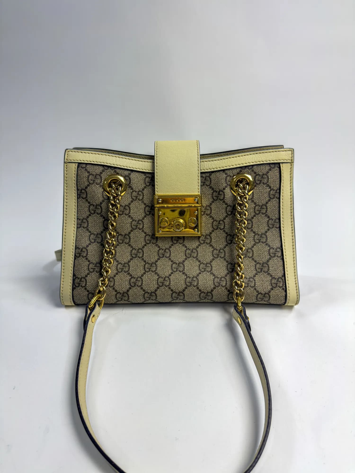 구찌 GG 수프림 캔버스 패들락 금장체인 숄더백