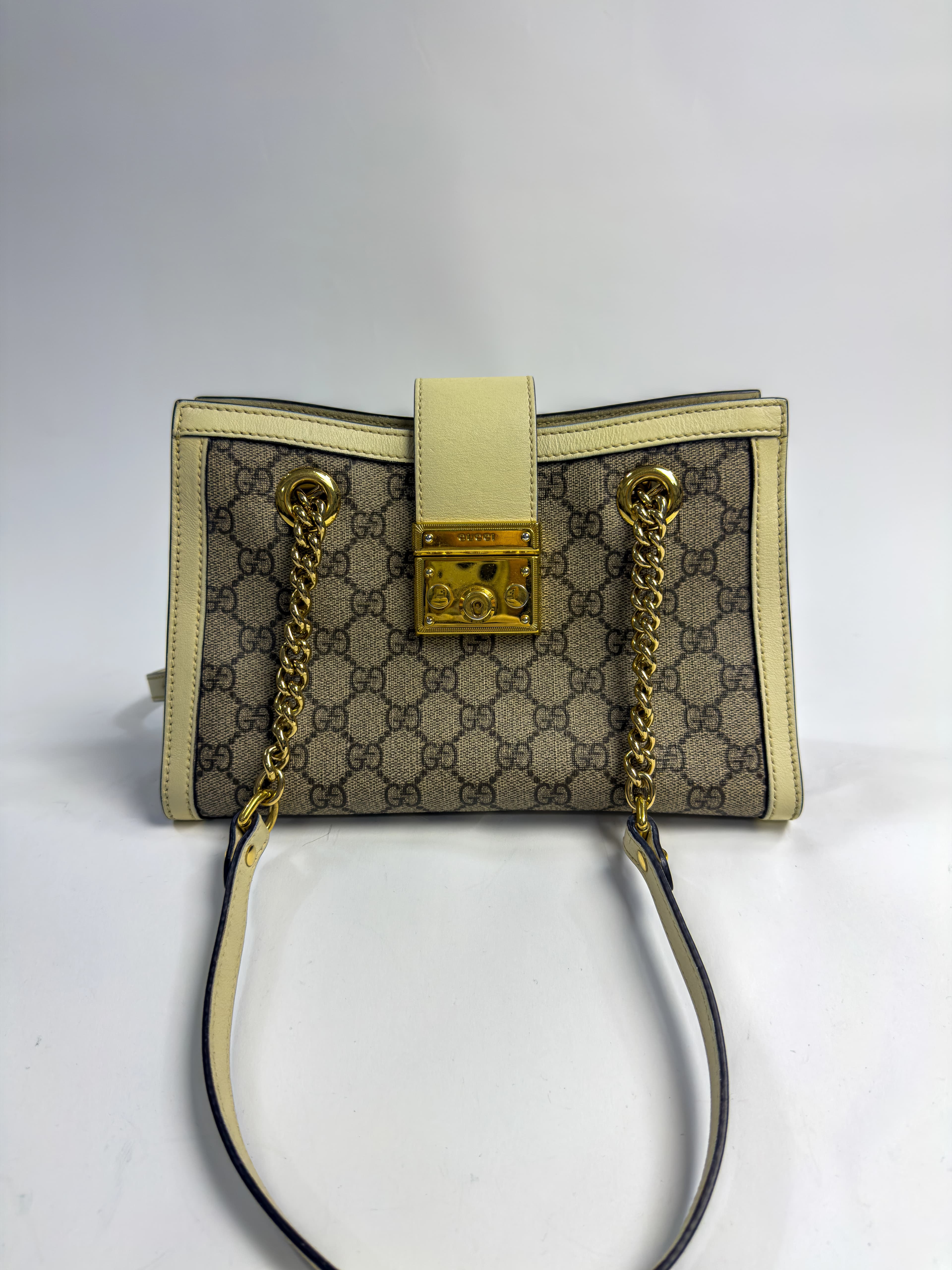 구찌 GG 수프림 캔버스 패들락 금장체인 숄더백