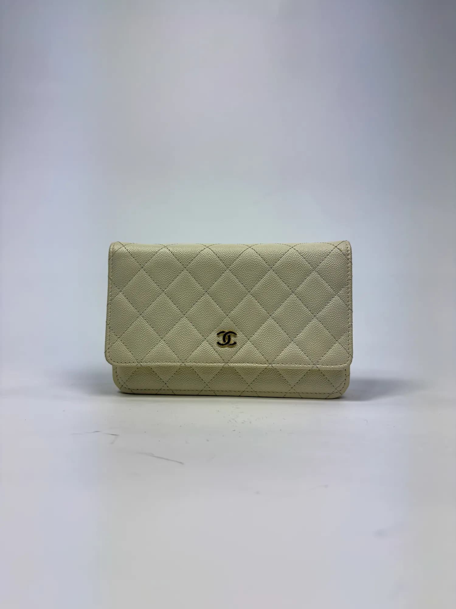 샤넬 WOC 캐비어 미니 크로스백 (내장칩 모델)