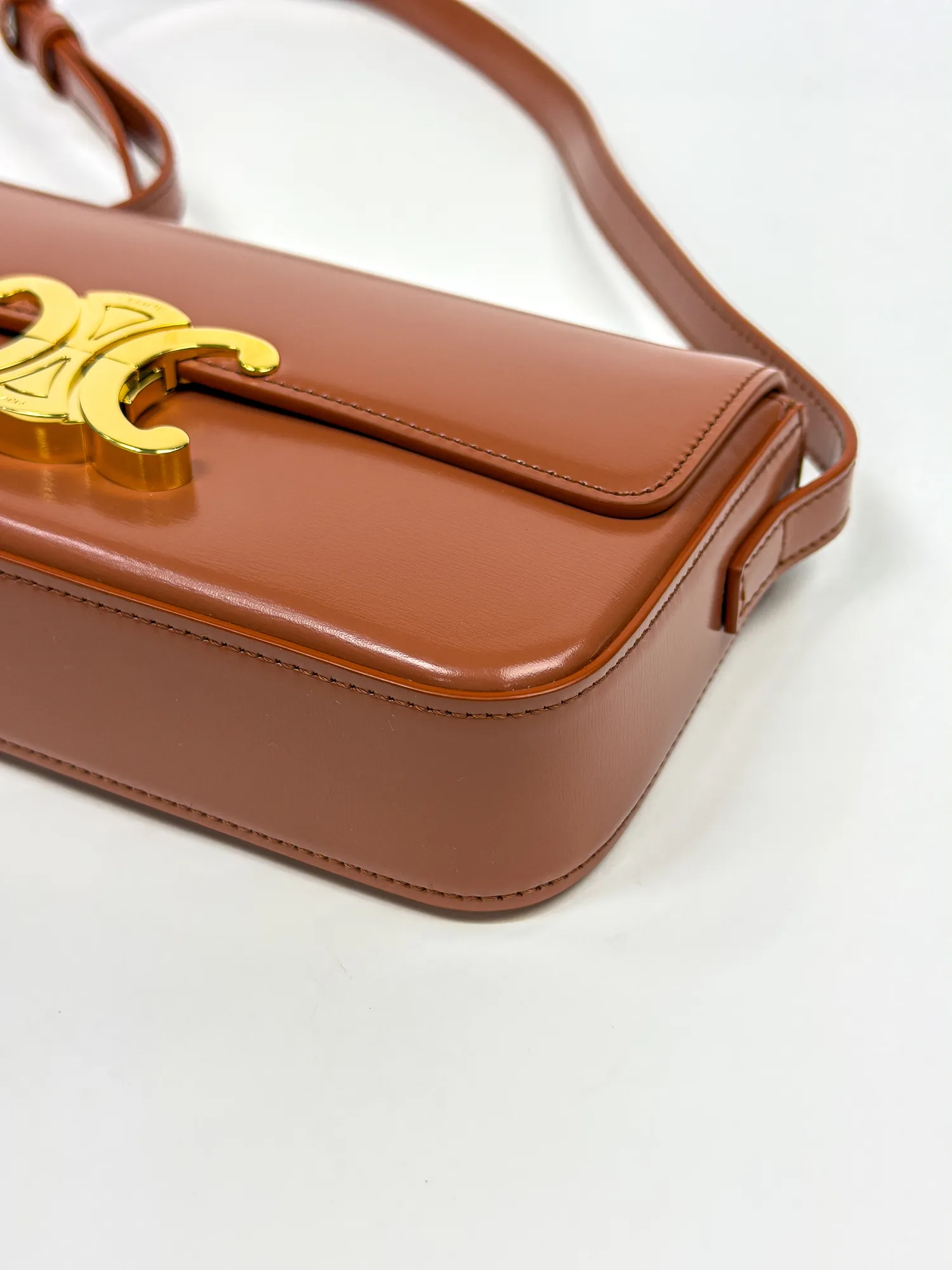 셀린느 샤이니 카프스킨 클로드 숄더백 테라코타 view 2